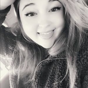 Meet your Posher, Crystal